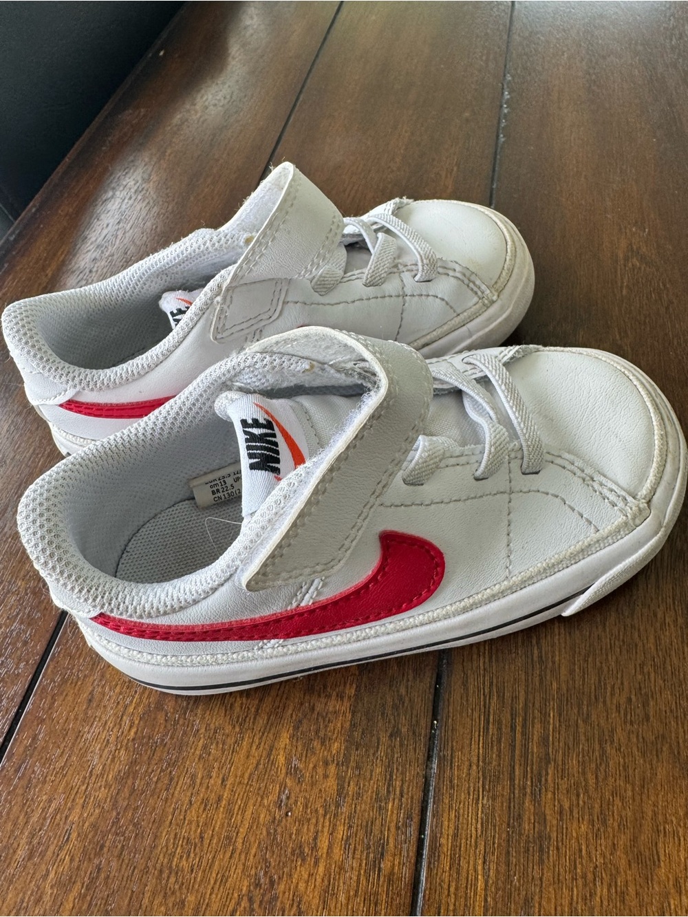 Nike Kids White & Red Low-Top Sneakers size  7C